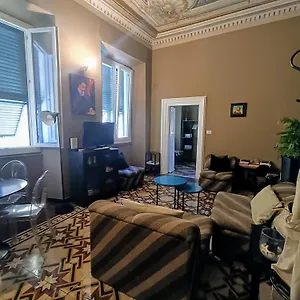 Via Verdi 5, Gli Affreschi Apartment